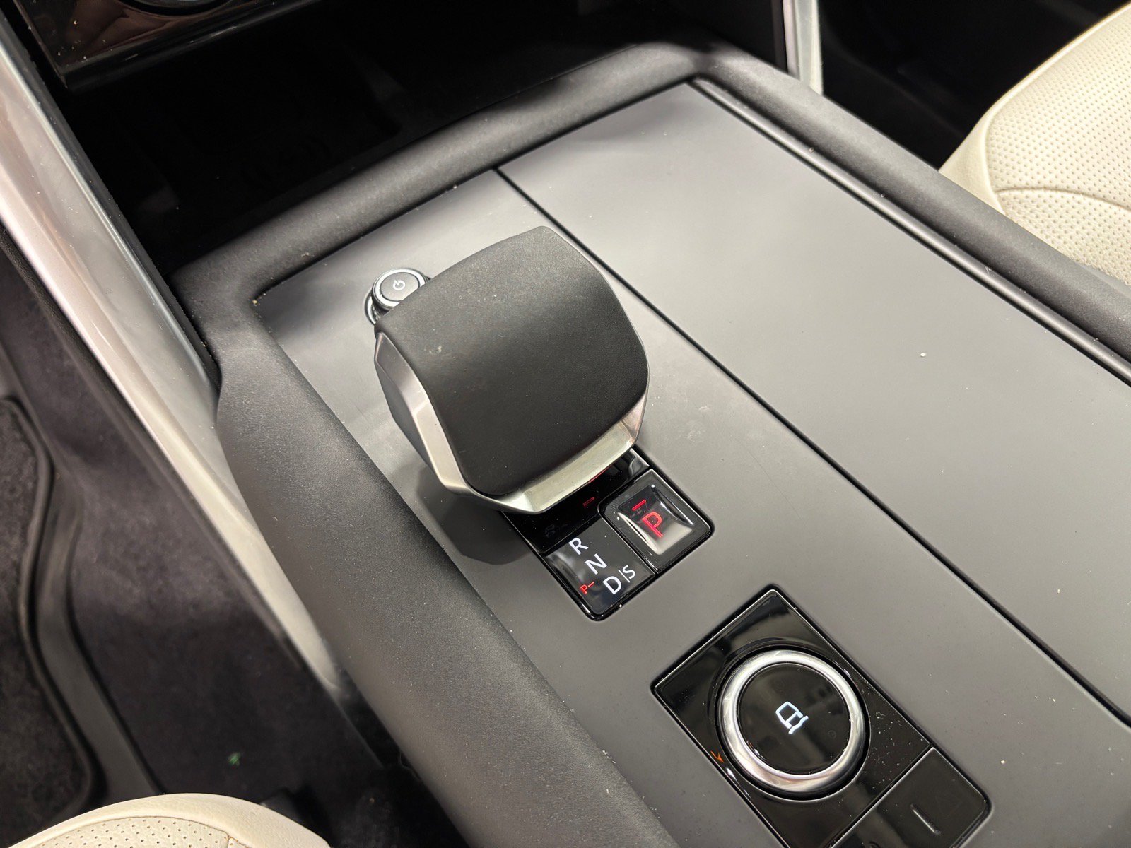New 2025 Land Rover Discovery S AWD/4WD image 15