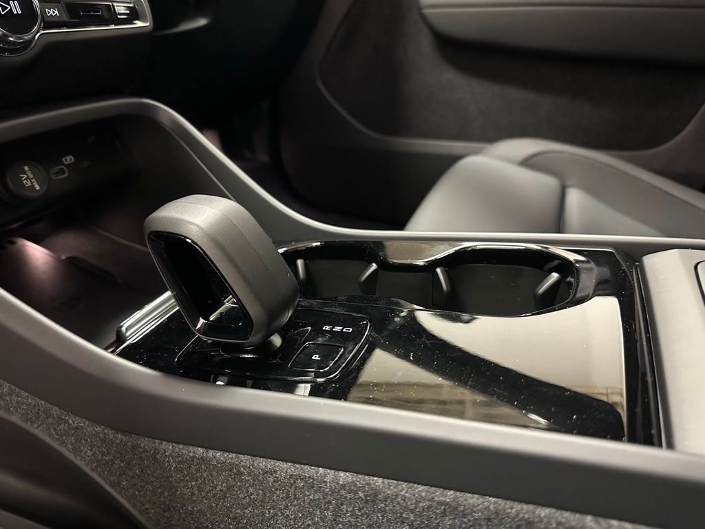 Certified 2024 Volvo XC40 Recharge Core w/ Protection Package Premier image 14