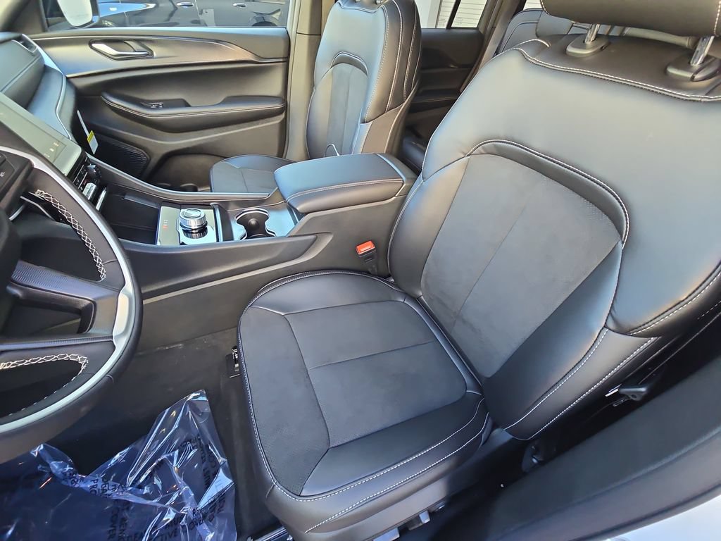New 2025 Jeep Grand Cherokee 4WD image 16