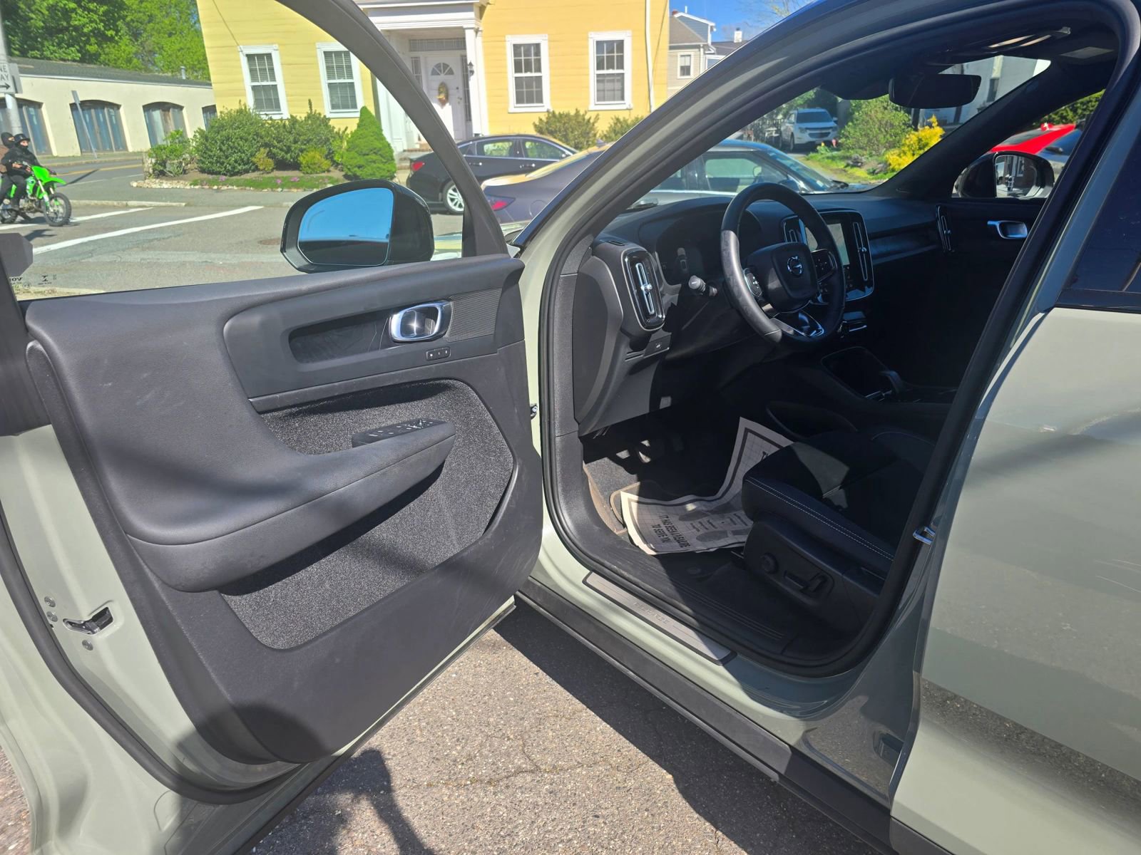 Used 2023 Volvo XC40 Recharge Plus AWD/4WD image 7