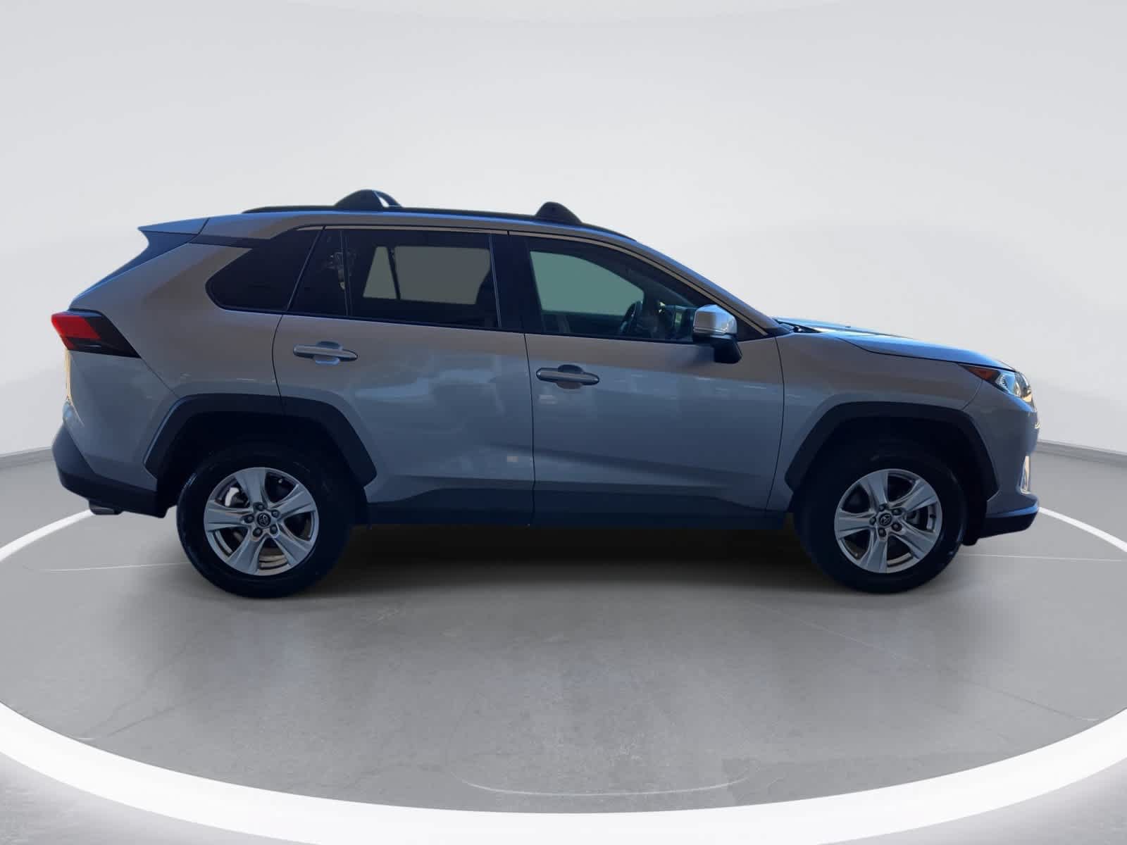 Used 2020 Toyota RAV4 XLE w/ Convenience Package FWD image 9