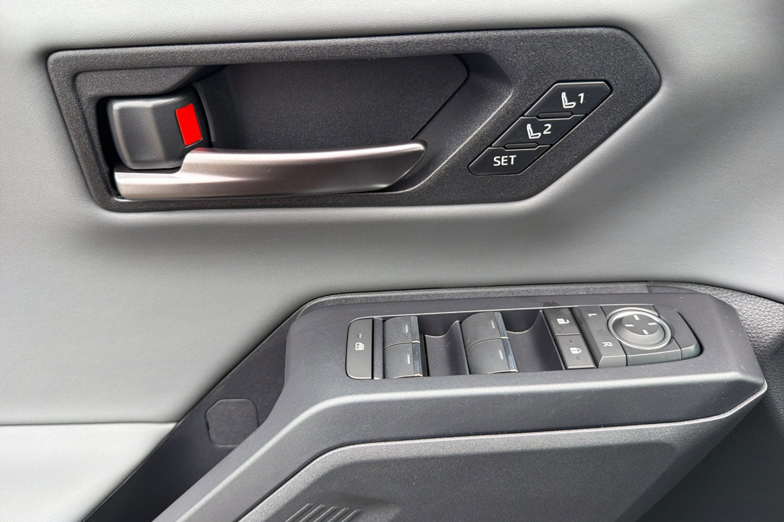 New 2026 Toyota RAV4 XSE AWD/4WD image 9