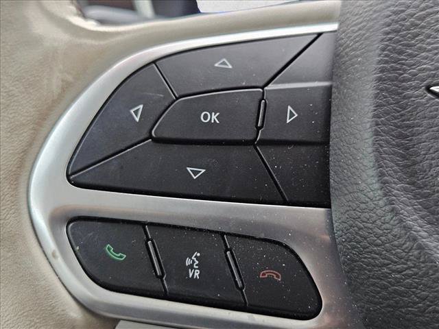 Used 2019 Chrysler Pacifica Limited w/ Tire & Wheel Group FWD image 24
