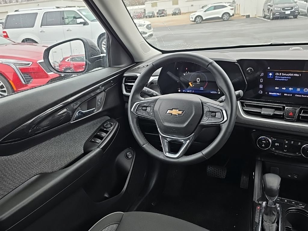 Used 2025 Chevrolet TrailBlazer LT w/ Convenience Package image 16