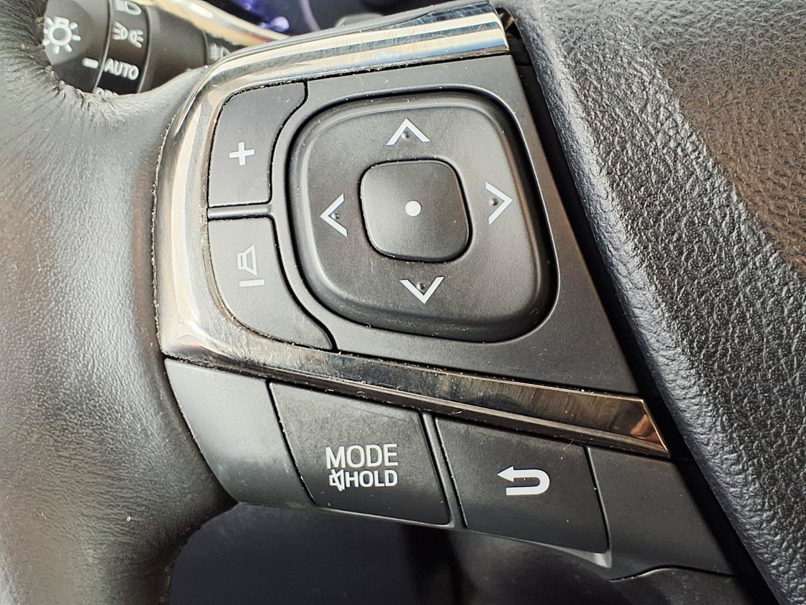 Used 2013 Toyota Avalon Limited FWD image 18