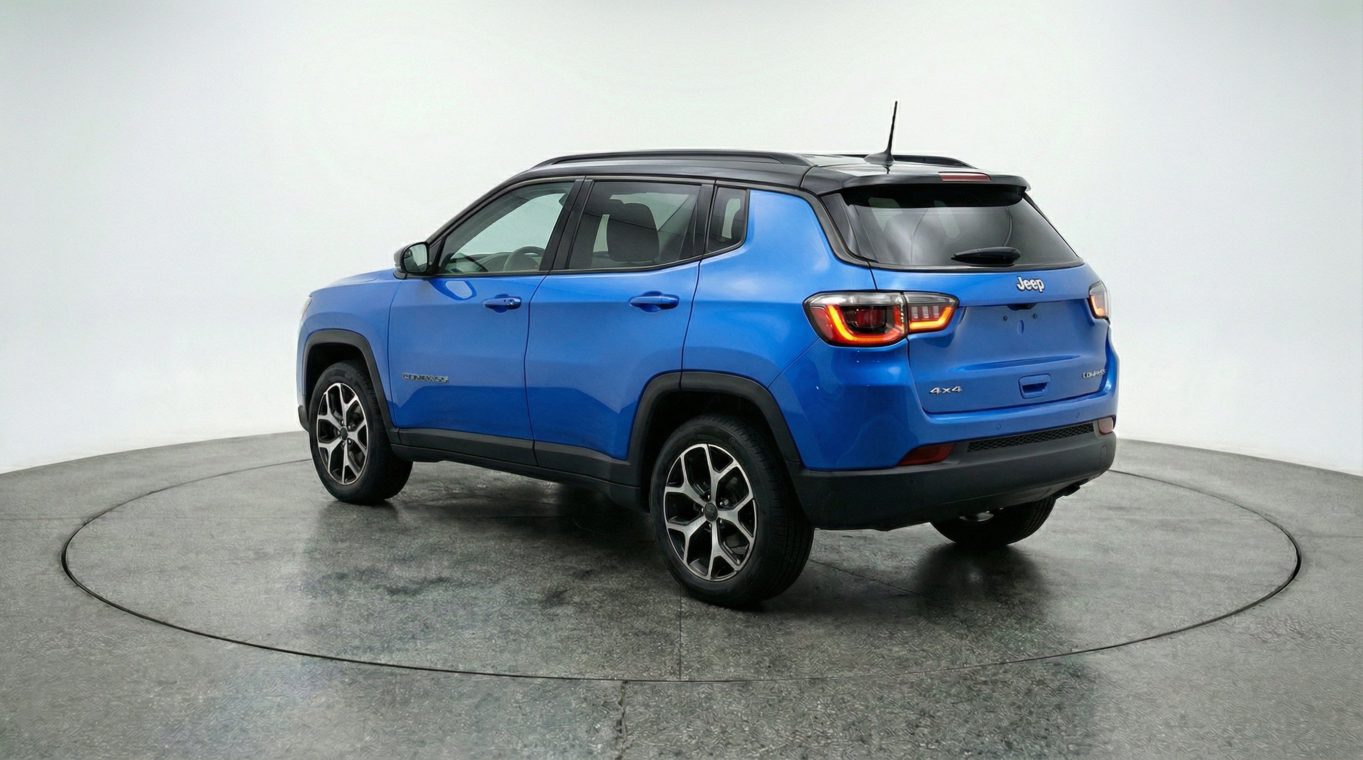 Used 2025 Jeep Compass Limited AWD/4WD image 6