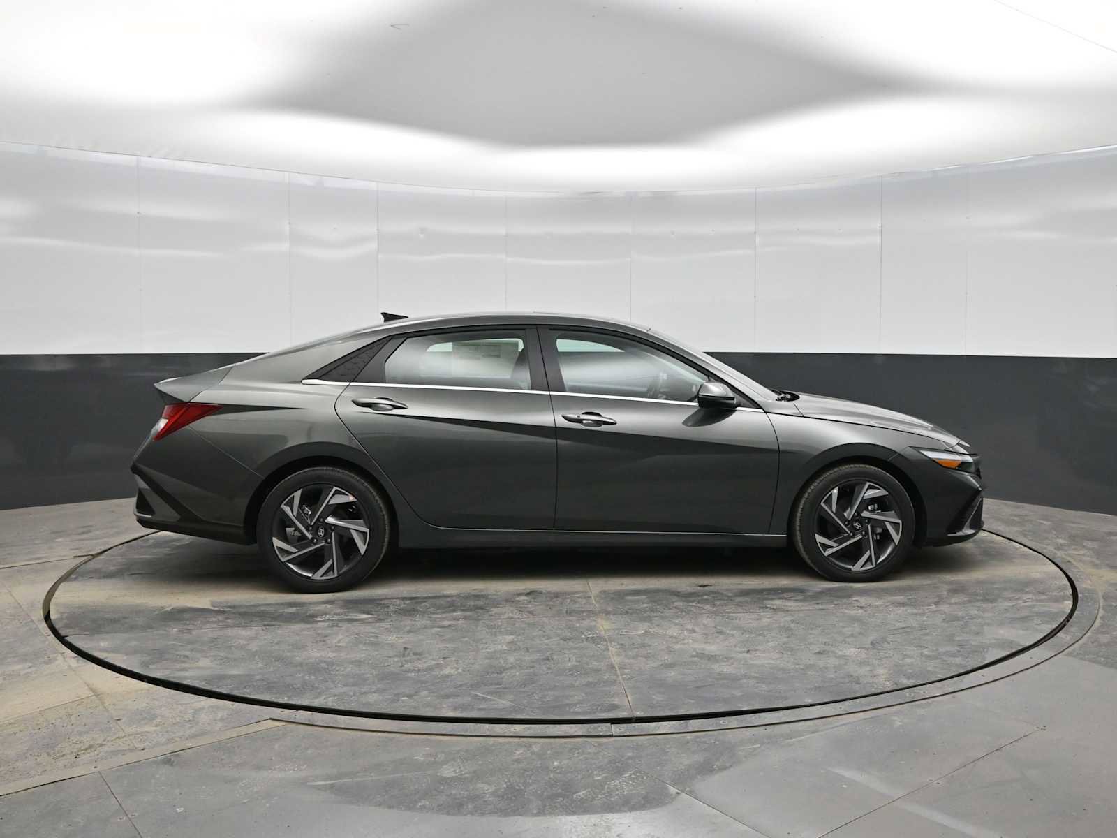 New 2026 Hyundai Elantra Limited image 9