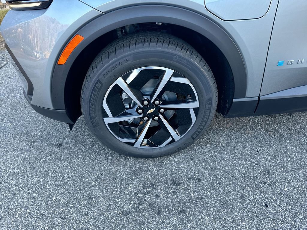 New 2026 Chevrolet Equinox EV LT image 12