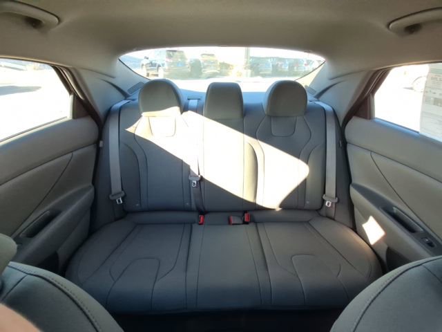 Used 2025 Hyundai Elantra SE image 16