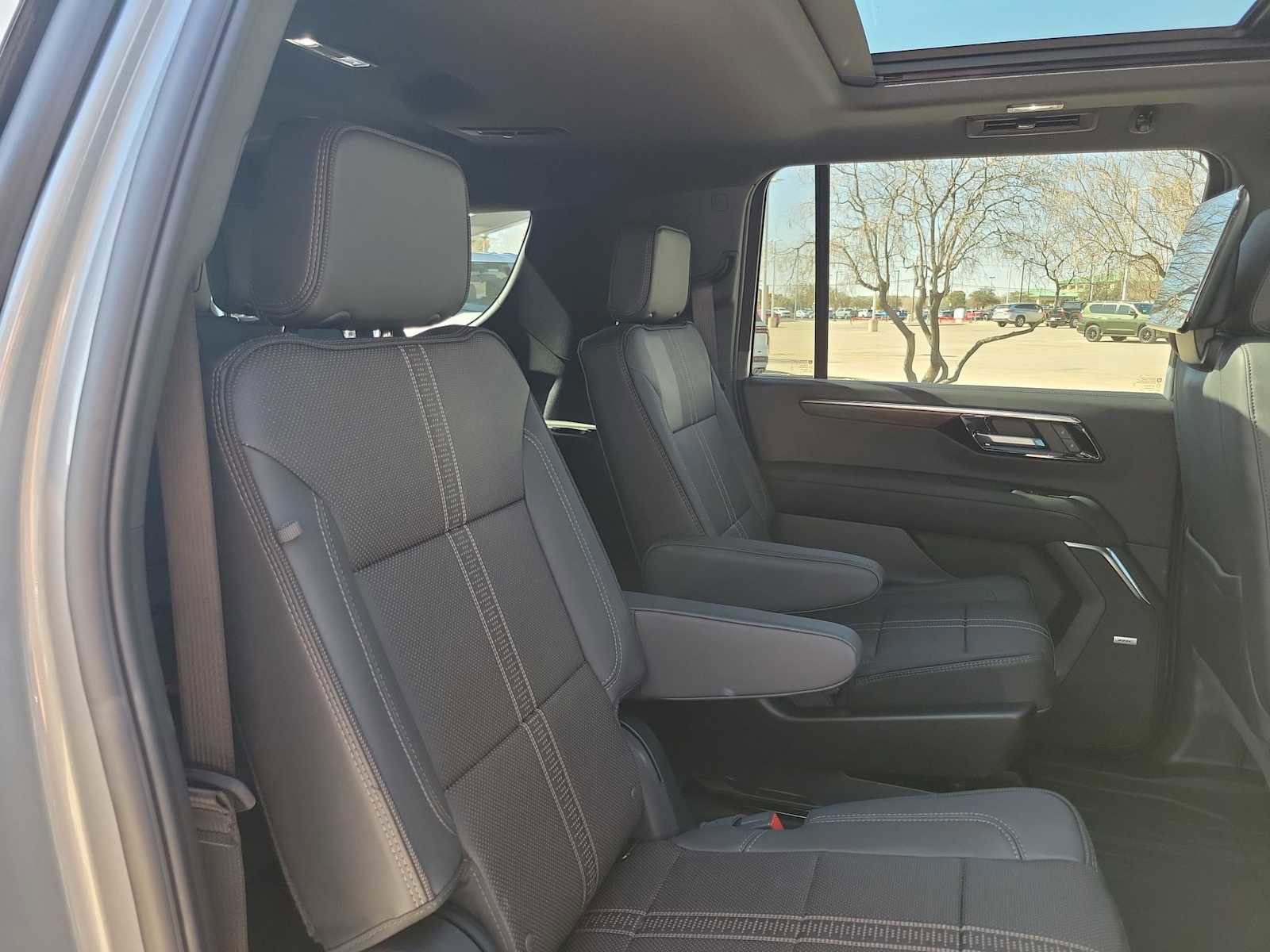 New 2026 Chevrolet Suburban High Country image 9