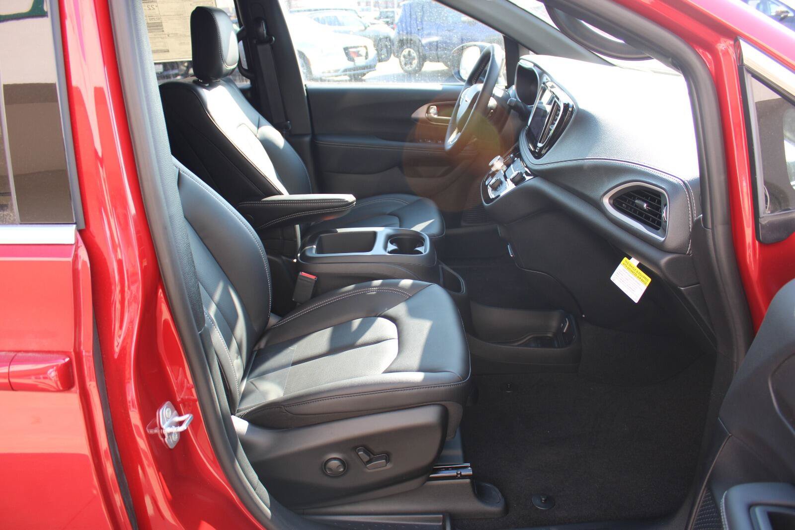 New 2026 Chrysler Pacifica Select FWD image 24