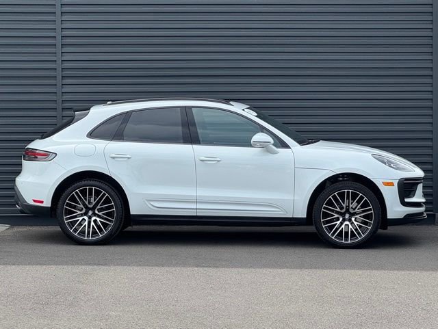 Certified 2025 Porsche Macan AWD/4WD image 8