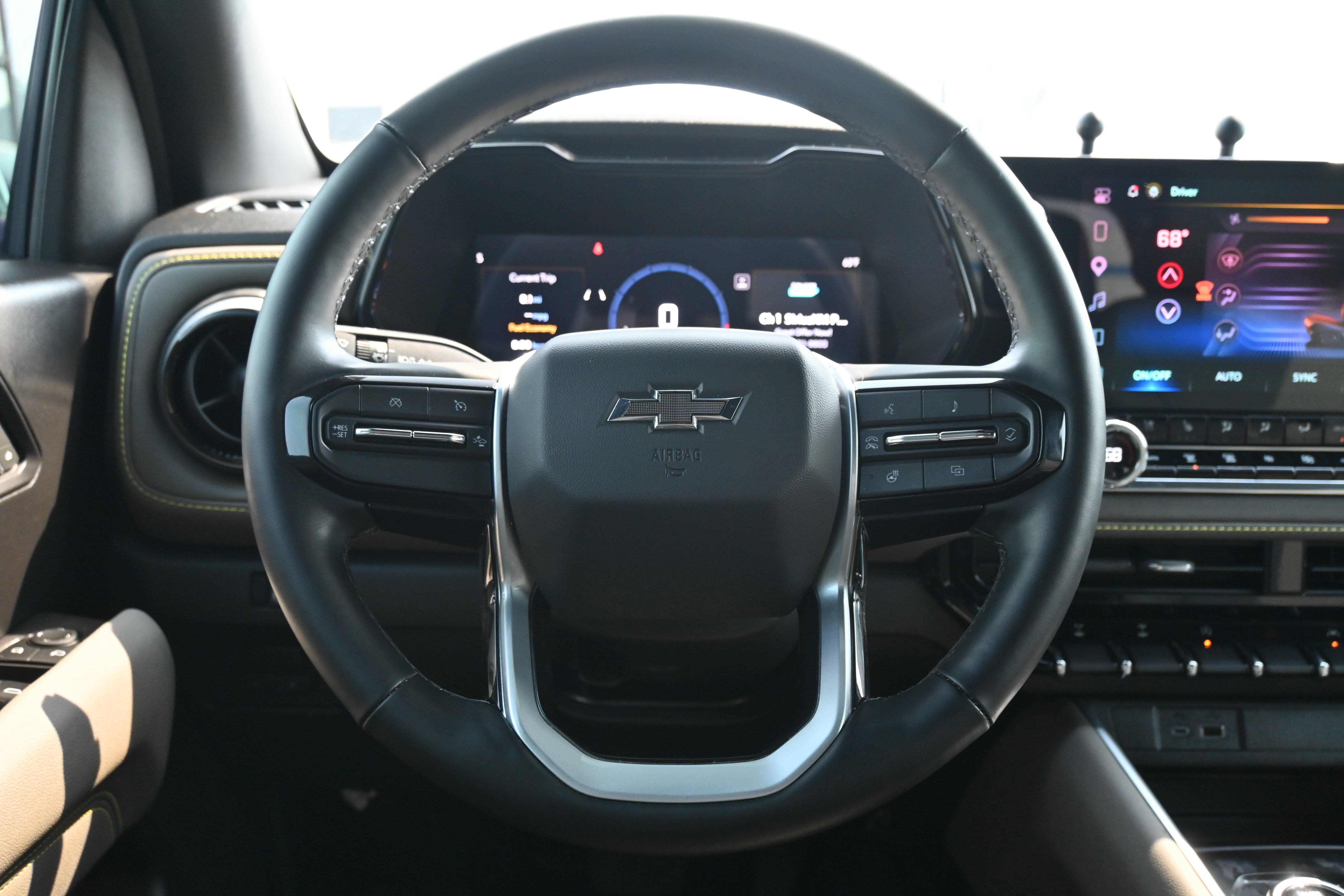 Used 2025 Chevrolet Colorado ZR2 w/ Technology Package image 18