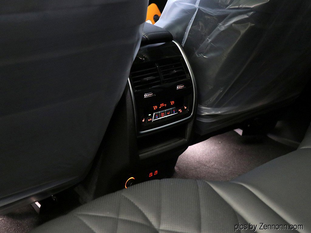 Used 2026 BMW X7 xDrive40i w/ Premium Package image 15