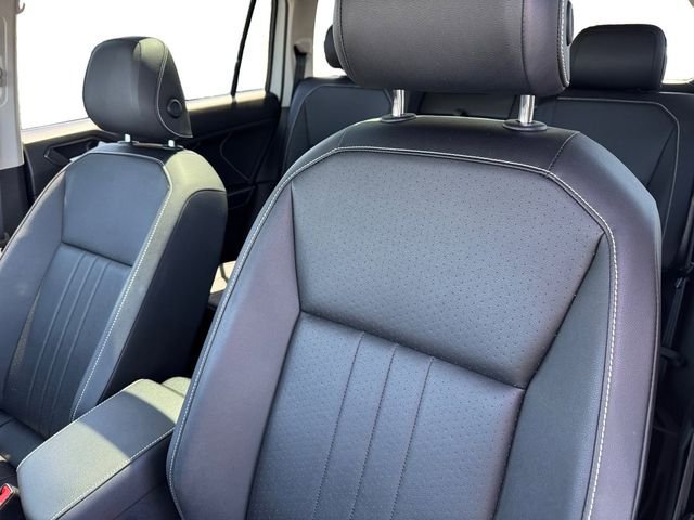 Used 2023 Volkswagen Tiguan SE AWD/4WD image 11