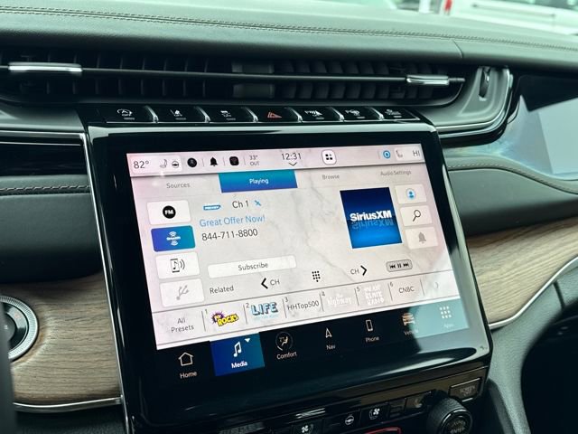 Used 2023 Jeep Grand Cherokee L Summit w/ Luxury Tech Group V image 19