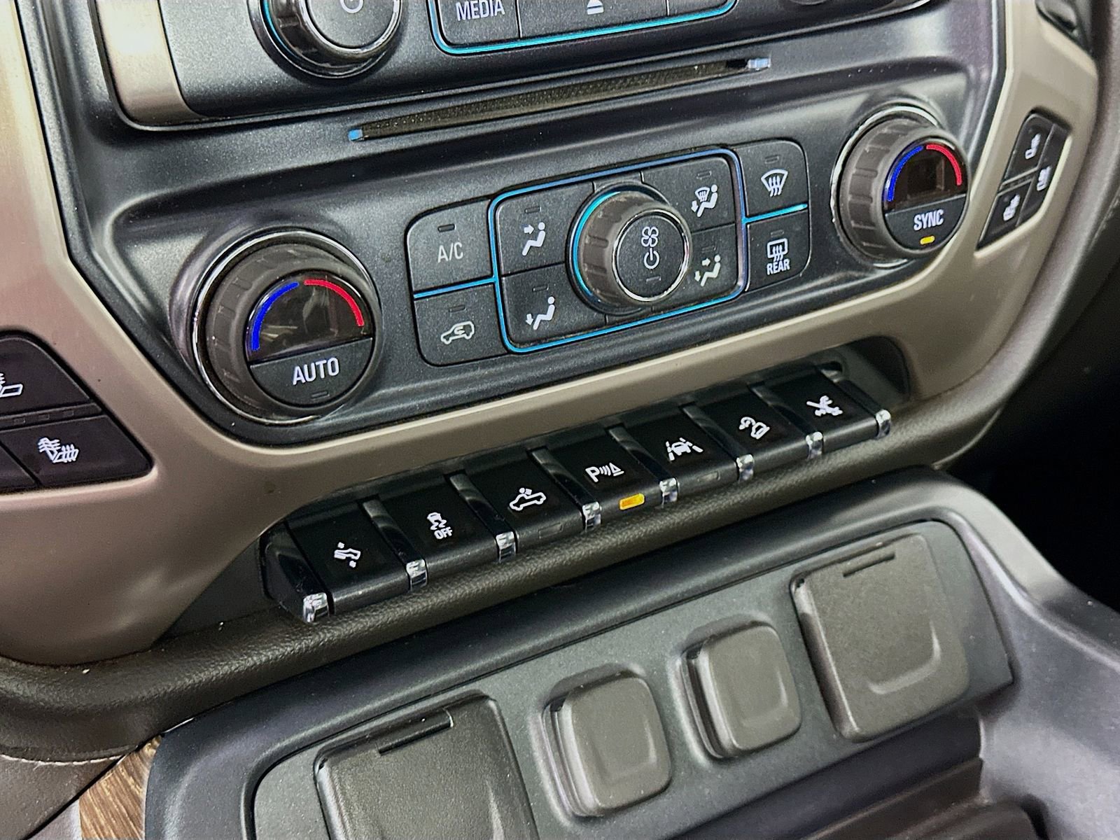 Used 2018 GMC Sierra 1500 Denali w/ Denali Ultimate Package AWD/4WD image 17