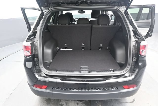 Used 2025 Jeep Compass Sport w/ Mopar Graphics Package AWD/4WD image 11