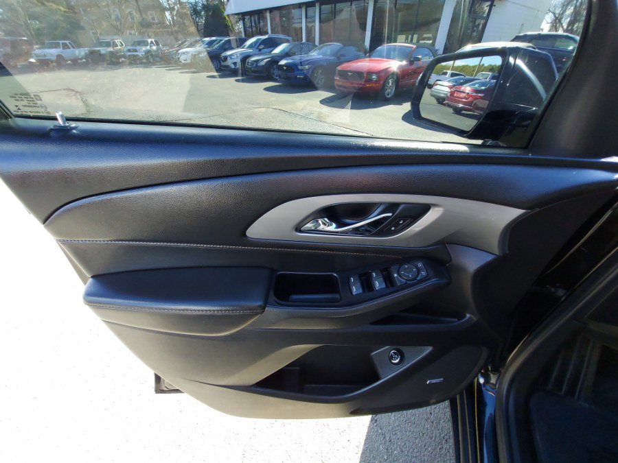 Used 2018 Chevrolet Traverse LT image 8