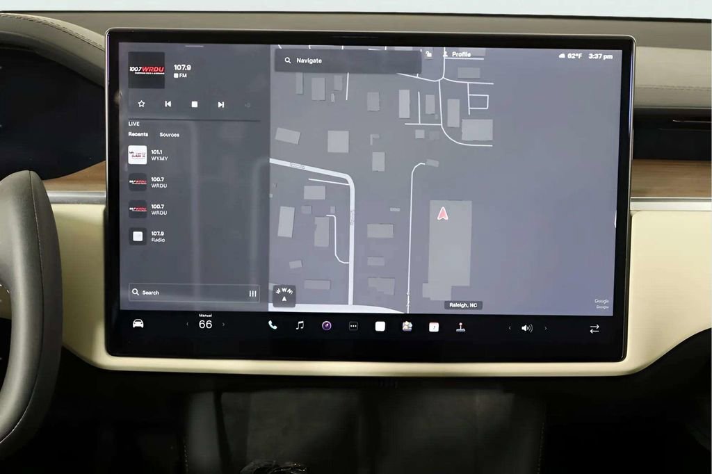 Used 2022 Tesla Model X image 28