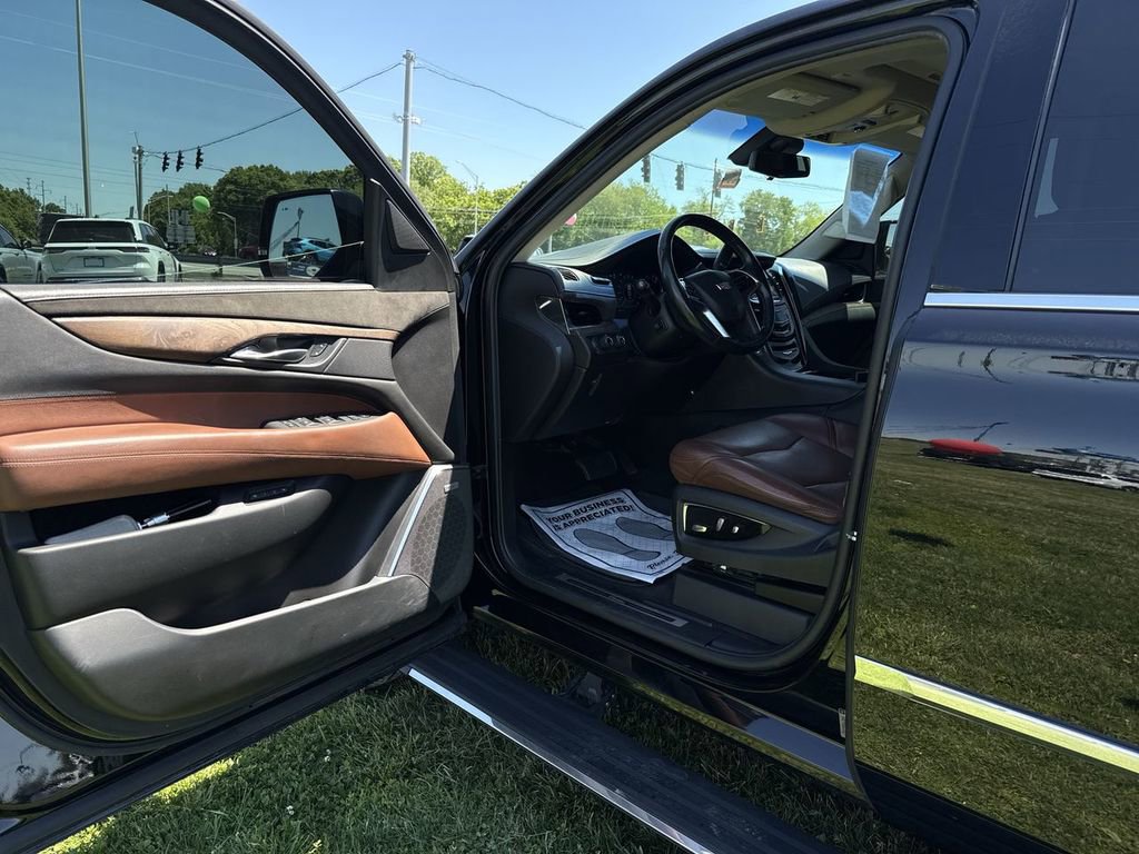 Used 2017 Cadillac Escalade Premium Luxury w/ LPO, Radiant Package AWD/4WD image 36