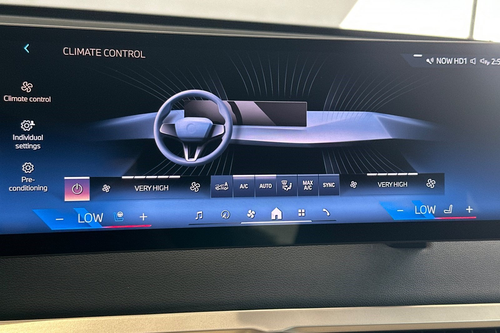 Certified 2024 BMW iX xDrive50 w/ Premium Package AWD/4WD image 28