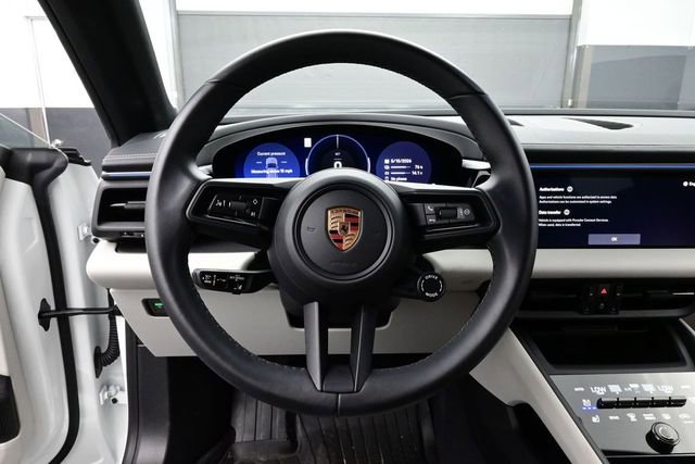 Certified 2025 Porsche Macan Electric RWD image 8