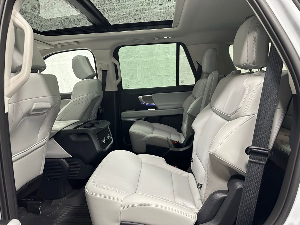 Used 2025 Ford Expedition Platinum image 44