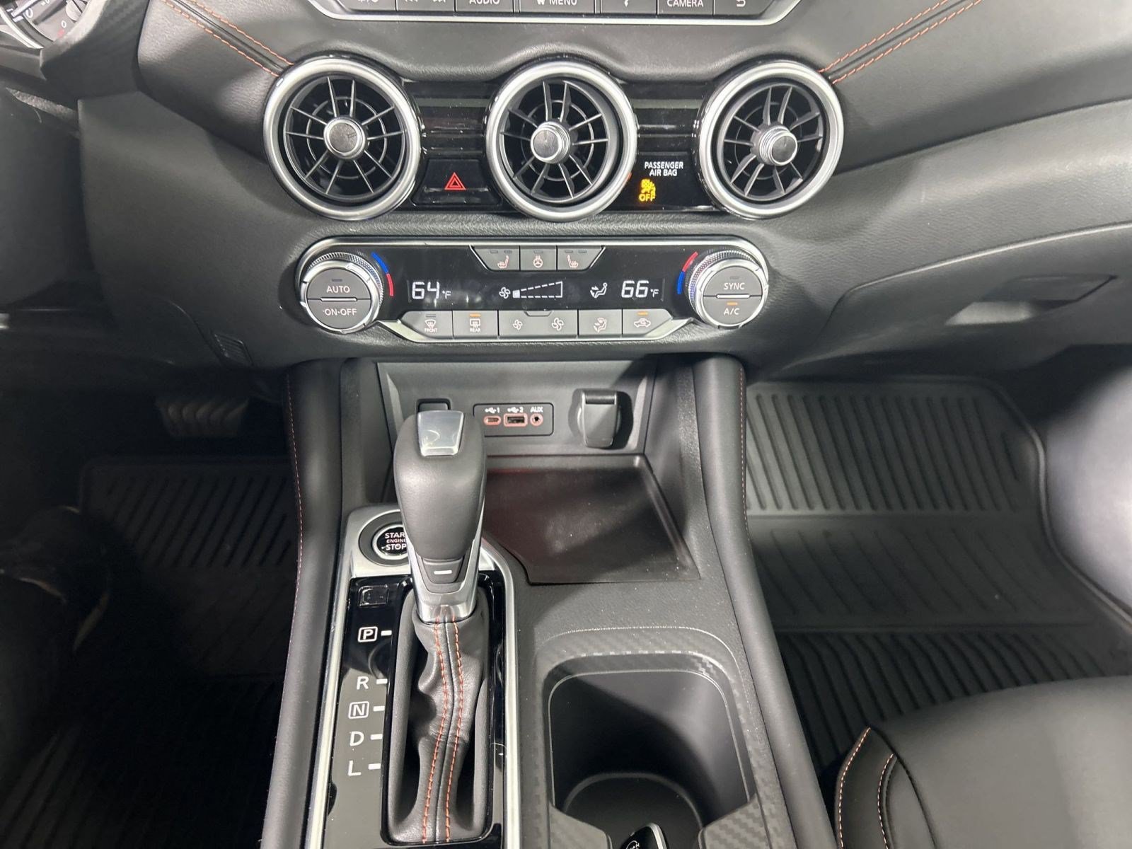 New 2025 Nissan Sentra SR w/ SR Premium Package FWD image 31