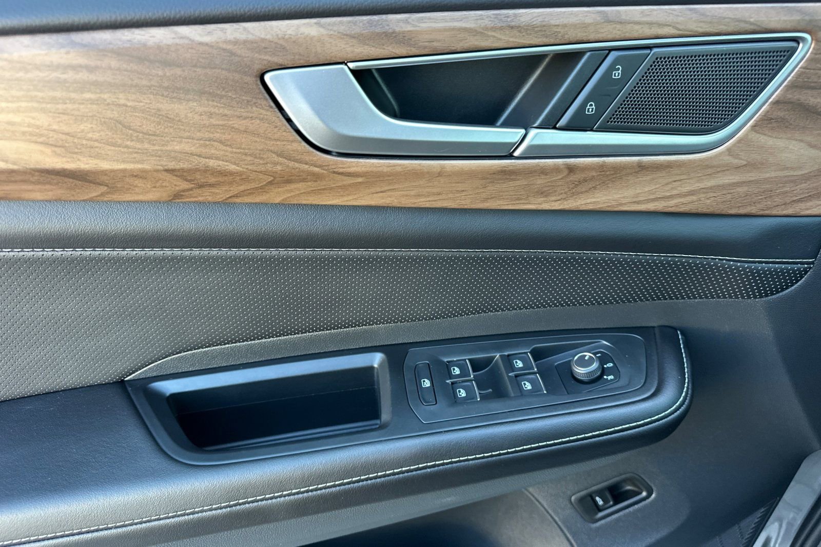 New 2026 Volkswagen Atlas SE image 9