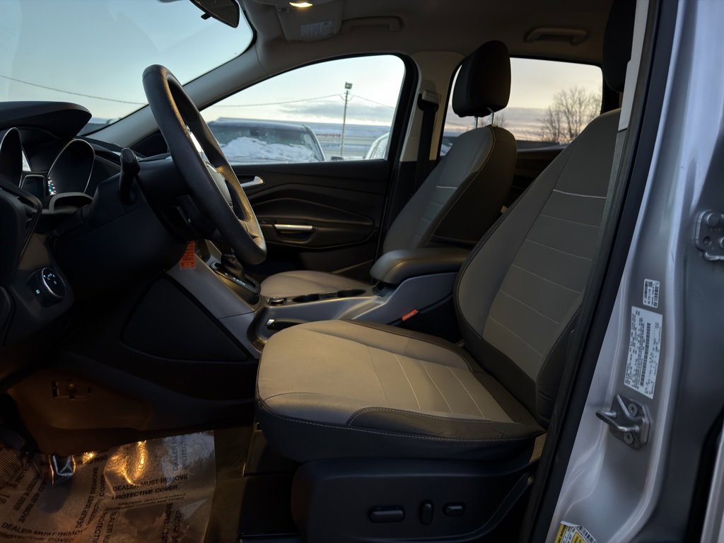 Used 2015 Ford Escape SE image 2