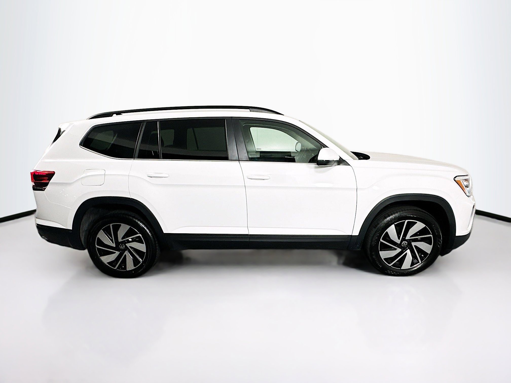 Used 2025 Volkswagen Atlas SE image 10