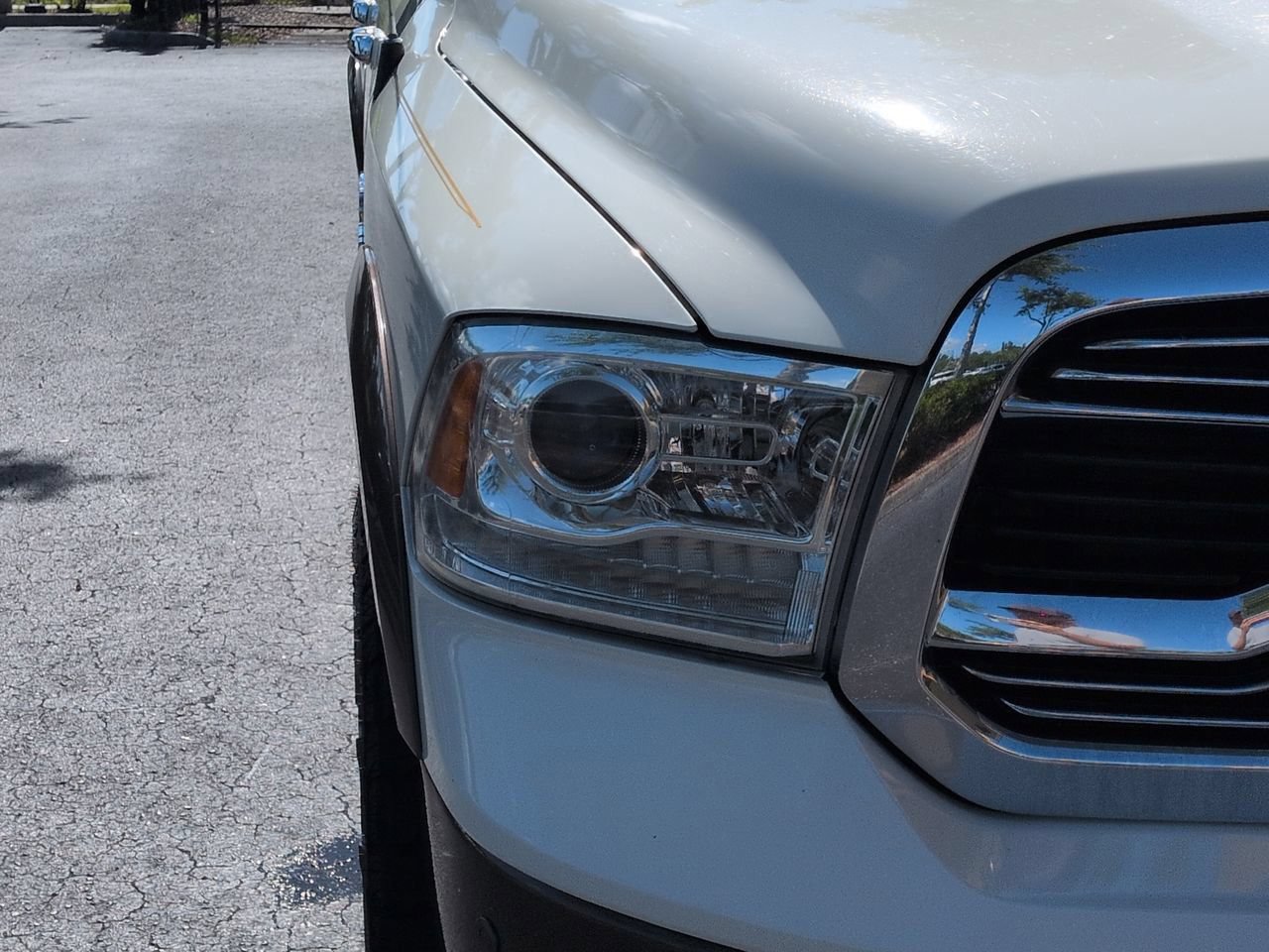 Used 2018 RAM 1500 Laramie Longhorn w/ Longhorn Southfork Package RWD image 9