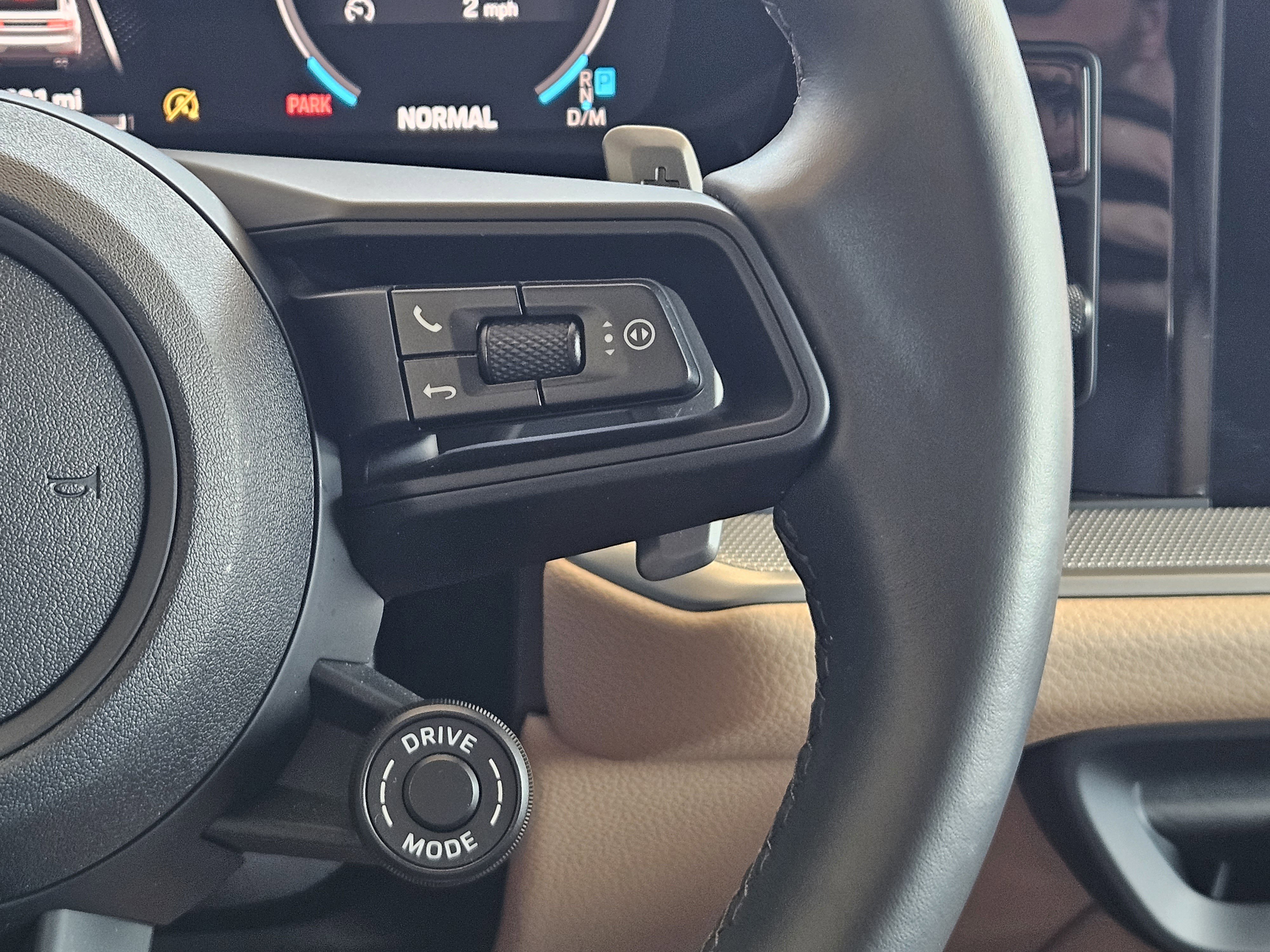 Certified 2025 Porsche Cayenne Coupe image 27