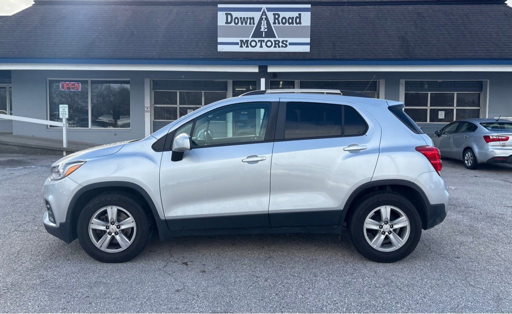 Used 2021 Chevrolet Trax LT FWD image 2