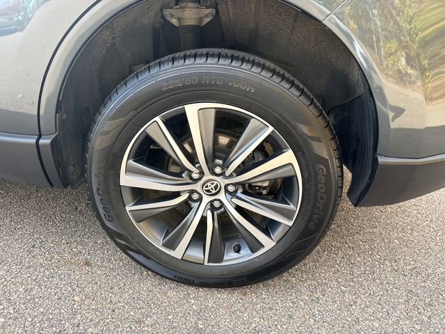 Used 2022 Toyota Venza LE image 17