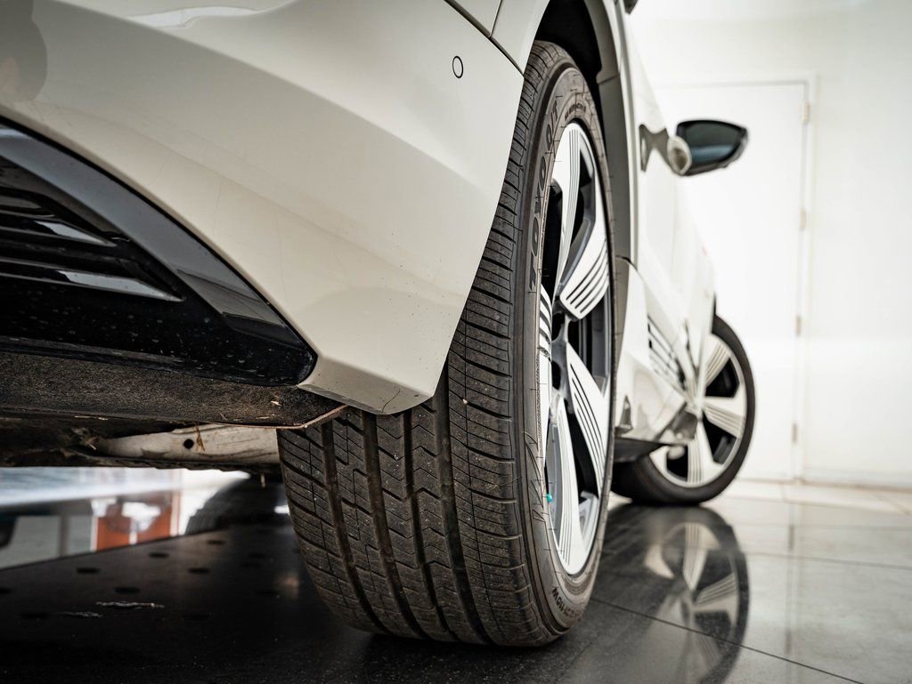 Used 2022 Audi e-tron Premium Plus w/ Premium Plus Package image 40