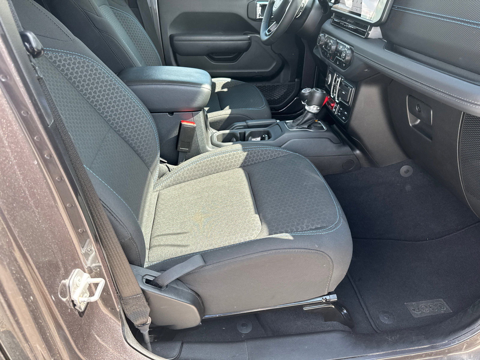 Used 2025 Jeep Wrangler Unlimited Rubicon 4xe w/ Convenience Group image 13