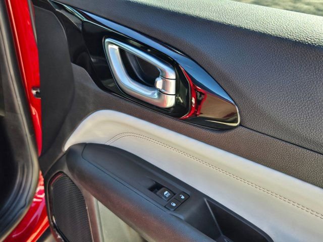 Used 2025 Jeep Compass Limited image 28