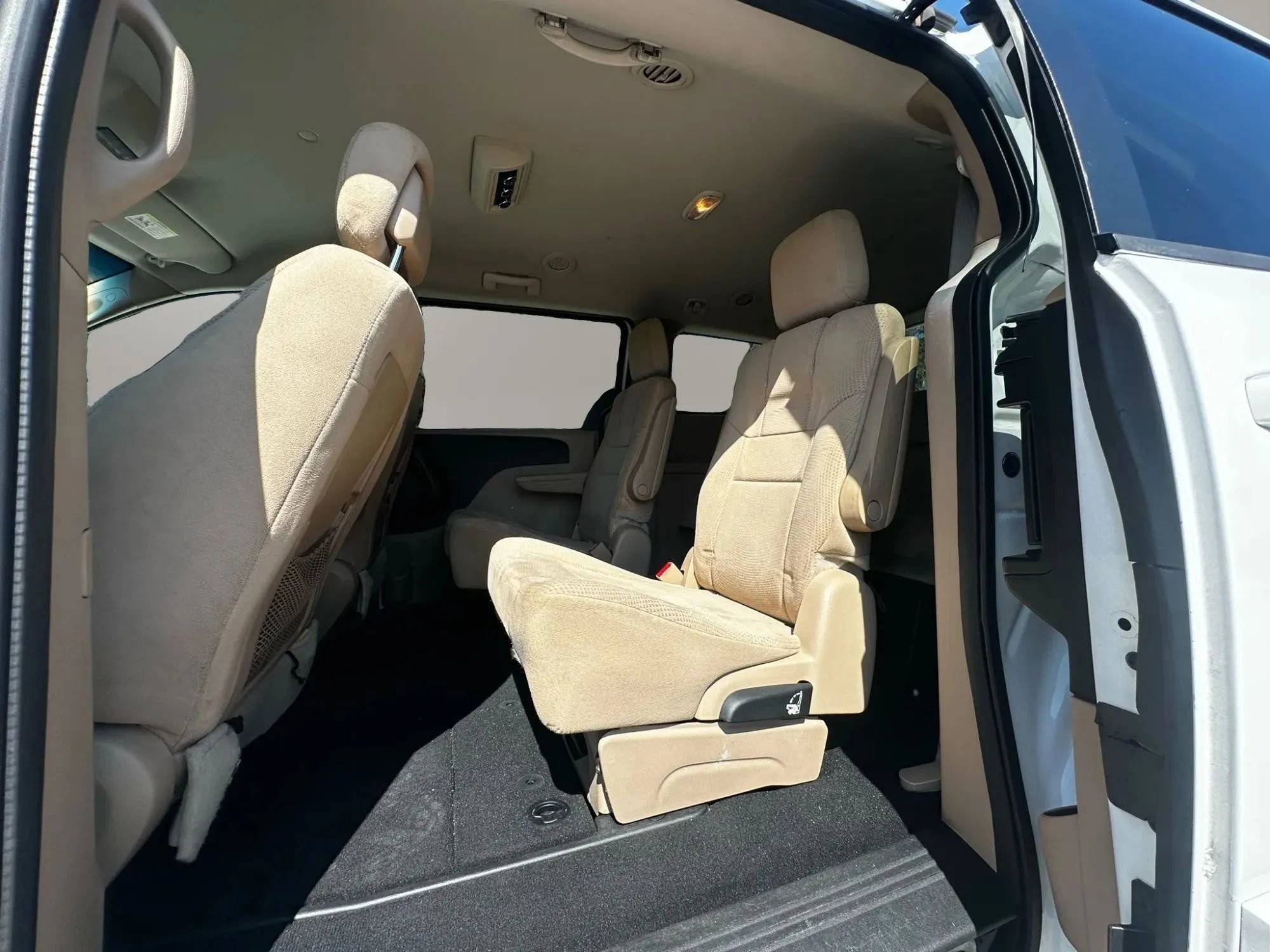 Used 2014 Dodge Grand Caravan SXT FWD image 28