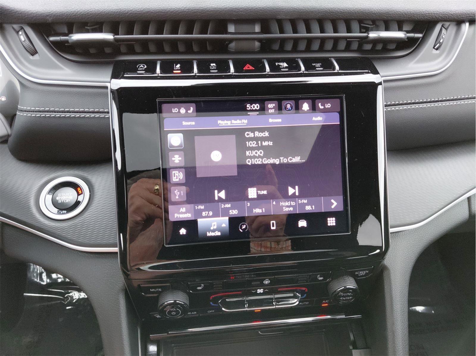 New 2025 Jeep Grand Cherokee L Laredo w/ Luxury Tech Group I AWD/4WD image 36