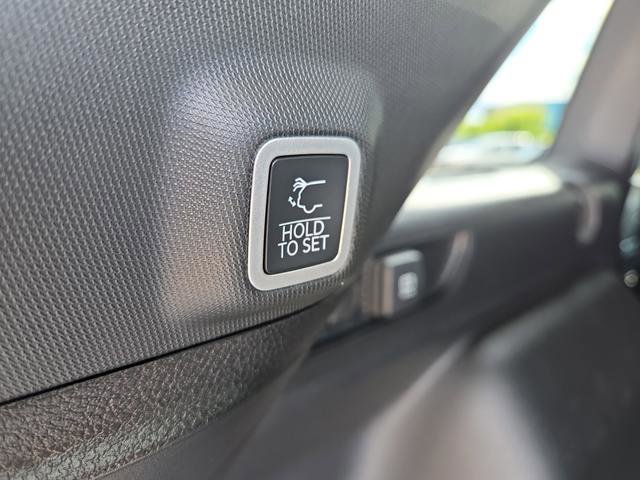 New 2025 Jeep Grand Cherokee Limited w/ Luxury Tech Group II image 16