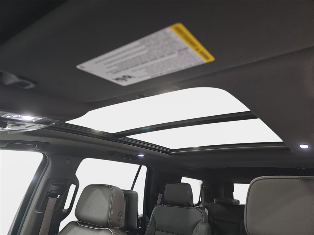 Used 2021 GMC Yukon Denali w/ Denali Premium Package image 28
