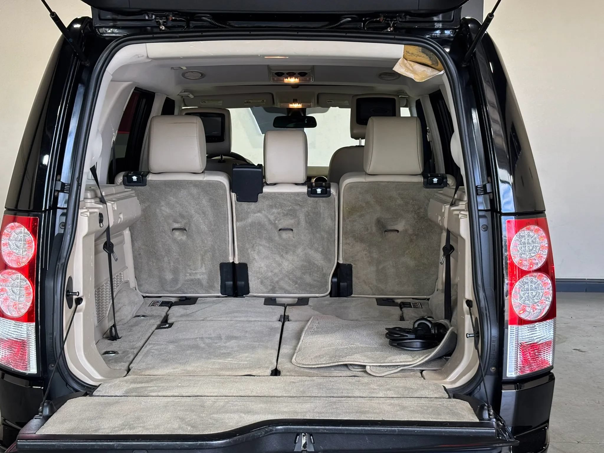 Used 2011 Land Rover LR4 HSE LUX AWD/4WD image 10