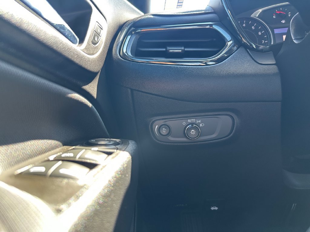 Used 2022 Chevrolet Equinox RS w/ RS Leather Package AWD/4WD image 29
