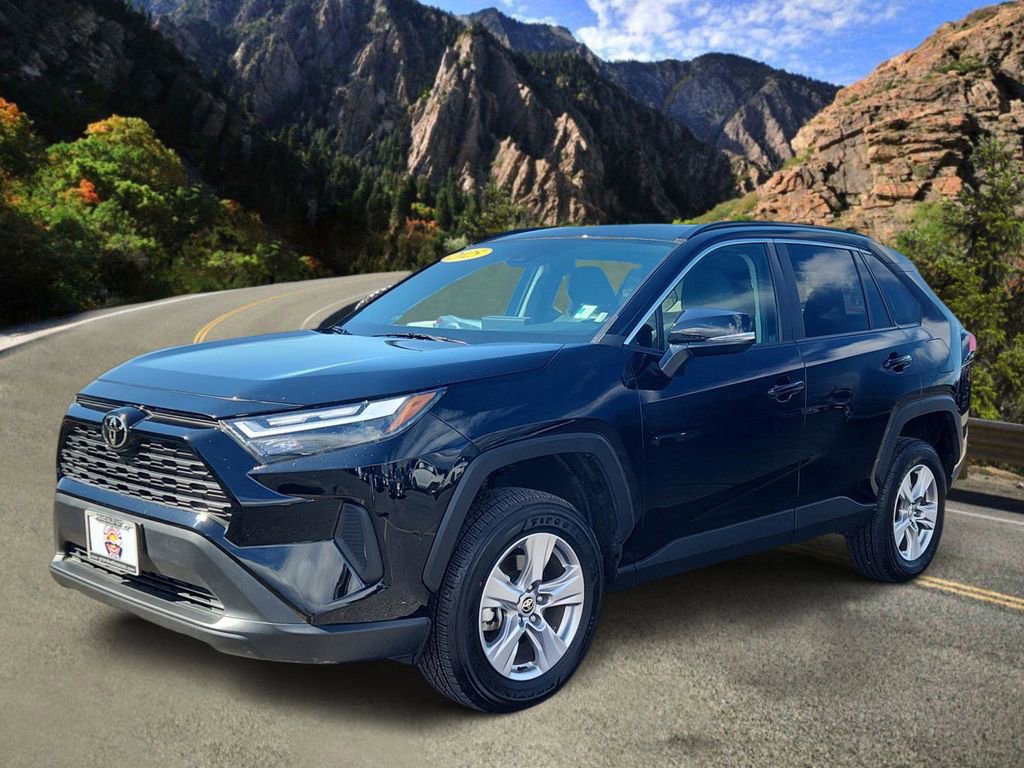 Used 2025 Toyota RAV4 XLE image 5