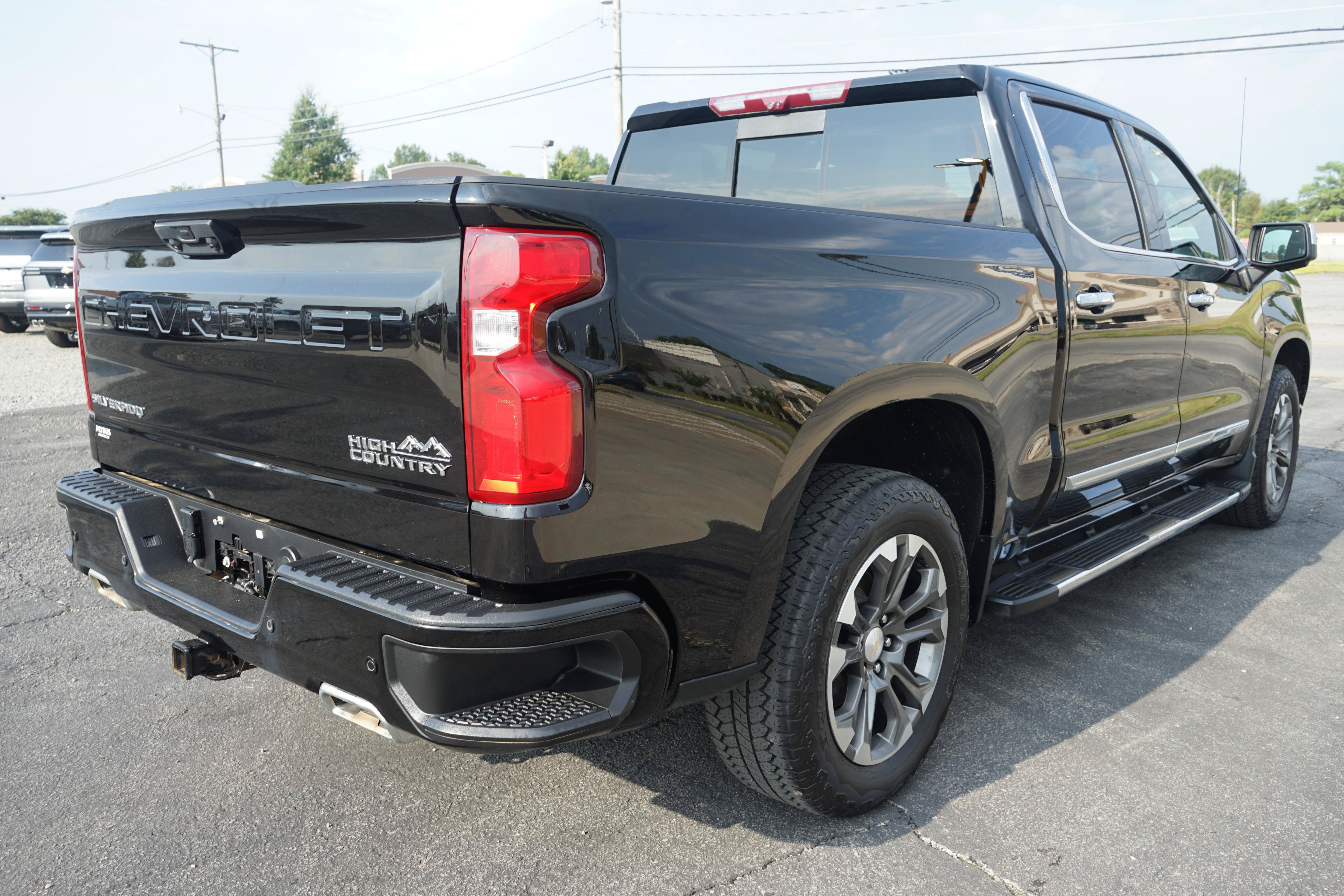 Used 2024 Chevrolet Silverado 1500 High Country w/ Technology Package AWD/4WD image 5