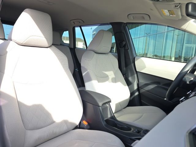 Used 2022 Toyota Corolla Cross L image 8