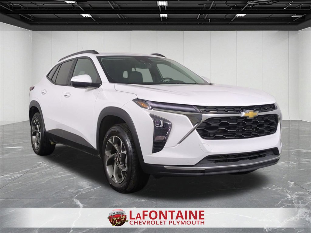 Certified 2025 Chevrolet Trax LT w/ Driver Confidence Package image 2