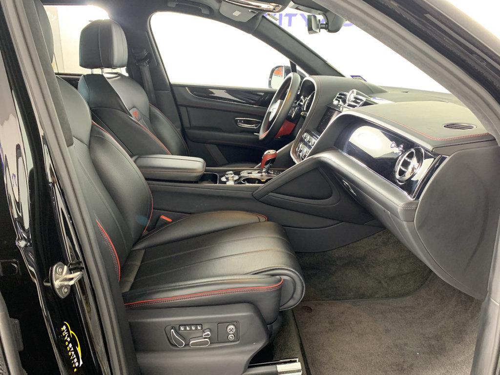 Used 2023 Bentley Bentayga AWD/4WD image 43